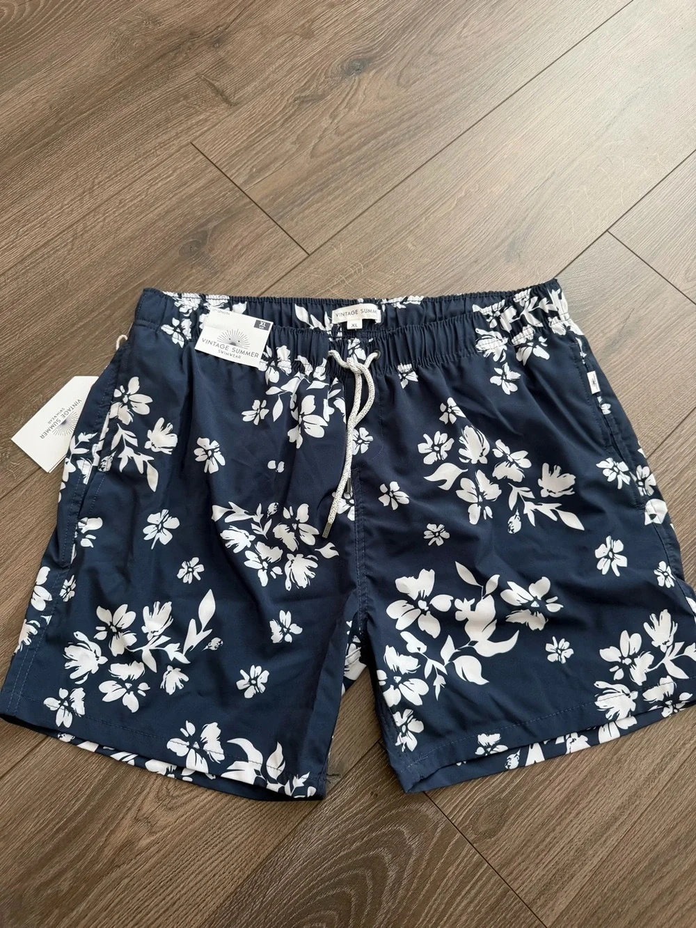 Men’s swim shorts XL Vintage Style Navy Floral Swim Trunks NWT